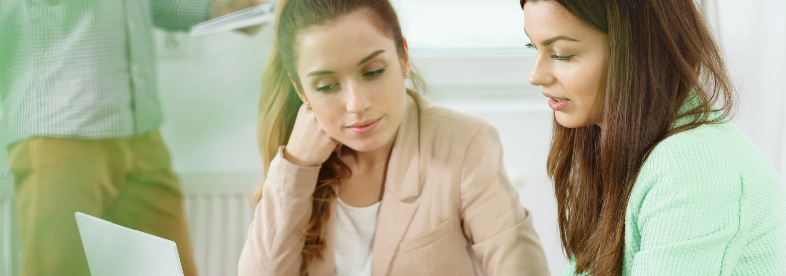 Professionelle Beratung bei ZAG, persönliche Kundenbindung, Finanz- und Versicherungsberatung, individuelle Lösungen, nachhaltiger Service, kompetentes Team, vertrauensvoller Partner, Top-Kundenservice, individuelle Finanzlösungen, ZAG Beratungscenter.