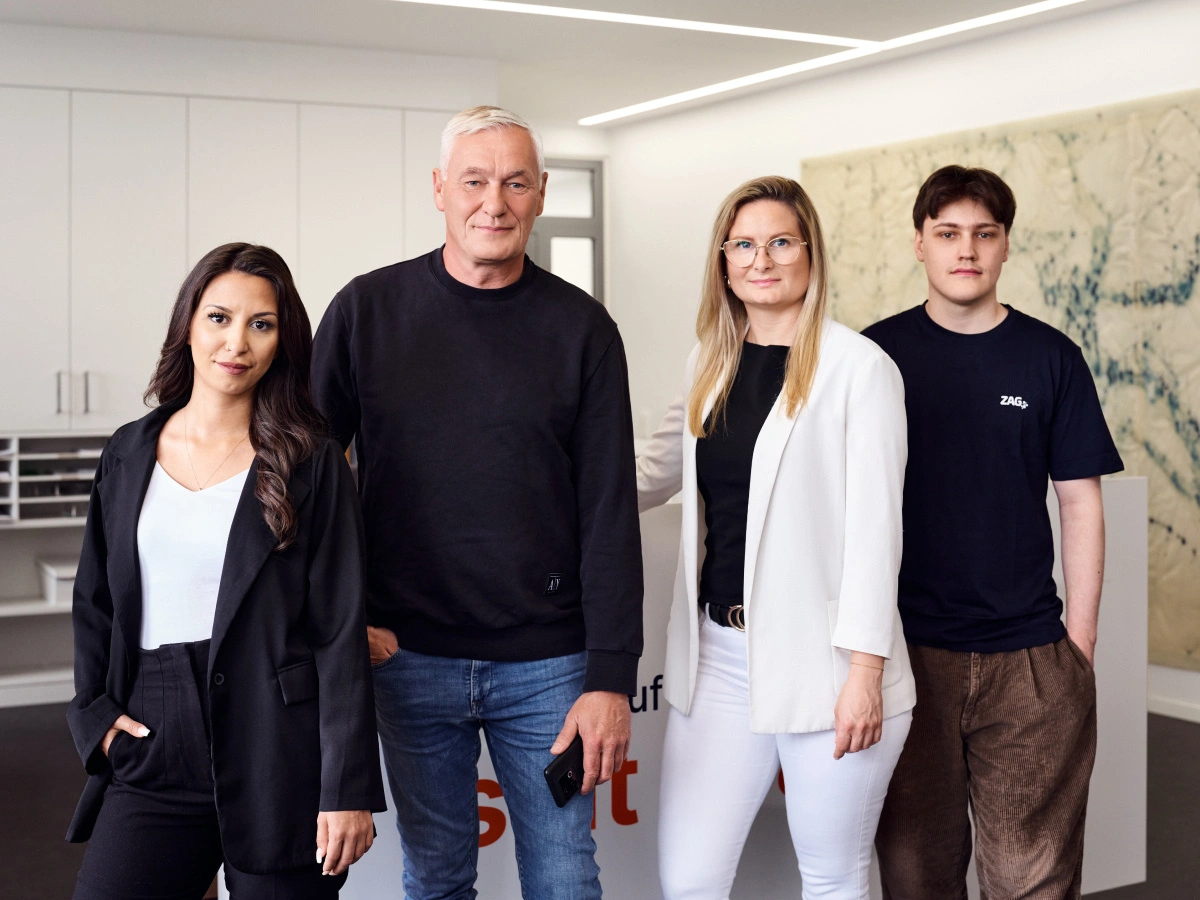 Erfahrenes ZAG-Team mit dynamischer Motivation und Expertise.